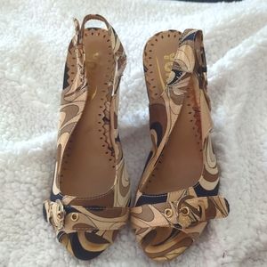 Tan, brown and black pattern size 7 Yoki wedge